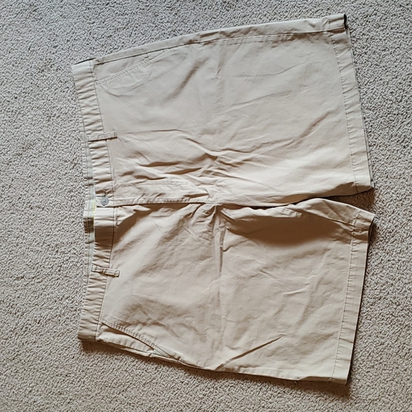 Claiborne Other - Mens Claiborne Comfort Waist shorts size 50 Khaki